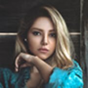 Nina Farell,  photo